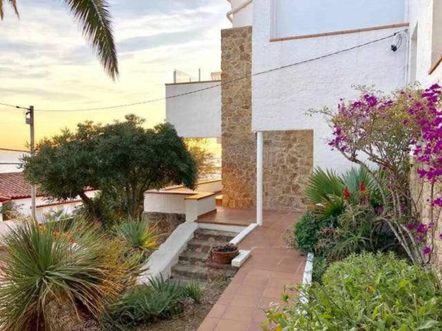 Amplio Con Jardin En Almadrava